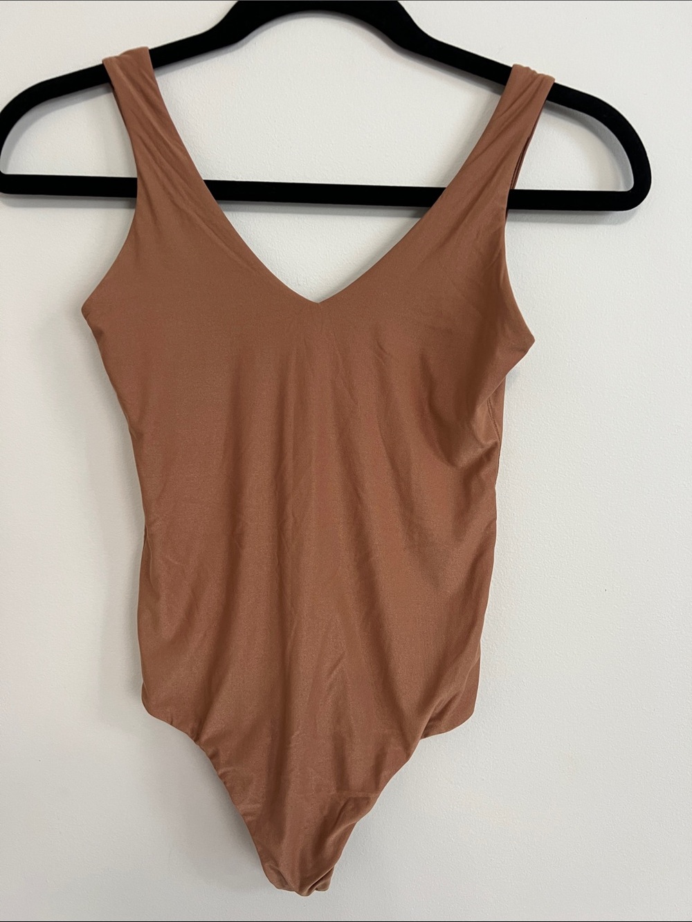 Aeri Smoothez Everyday V-Neck Bandeau Bodysuit in Warm Tan, Size S